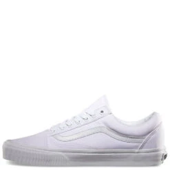 Vans Old Skool In True White -Getoutside Shoes 2 3 2327 vans old sckool true white 3 1100x